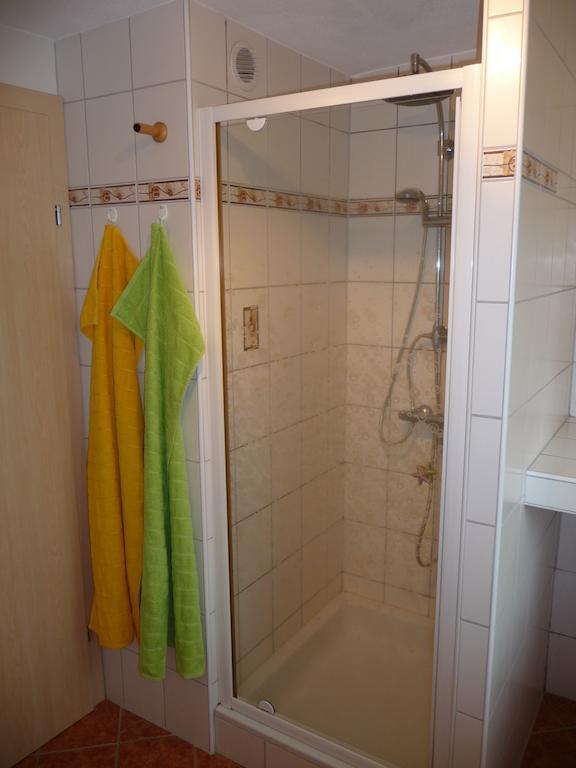 Biohof Weissensteiner Apartment Ullrichs Стая снимка